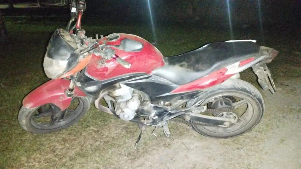 Motociclista por aplicativo se envolve em acidente grave após acessar o celular durante a viagem