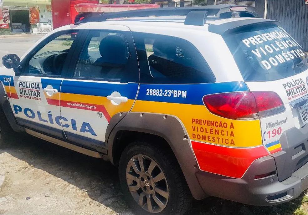Mulher é presa após tentar furtar dezenas de produtos de higiene em supermercado no centro de Divinópolis